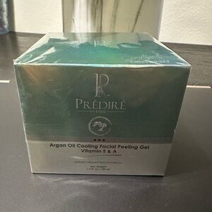 Prédiré Argan Oil Cooling Facial Peeling Gel - Teal